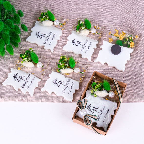 Epoxy Resin Magnet, Wedding Favors, Wedding Favors for Guests in Bulk, Birthday Magnet Favors, Baby Shower Favors, Bulk Fridge Magnet Favors Items designed by Happy Times Favors, a handmade gift shop. Epoxy Resin magnet favor decorated with real natural dried flowers and Custom clear sticker label. Ideal for baptism, wedding favors, unique gifts for guests, thank you gifts, Baby shower, bridal shower, baby sprinkle, baby shower decoration, party gifts.