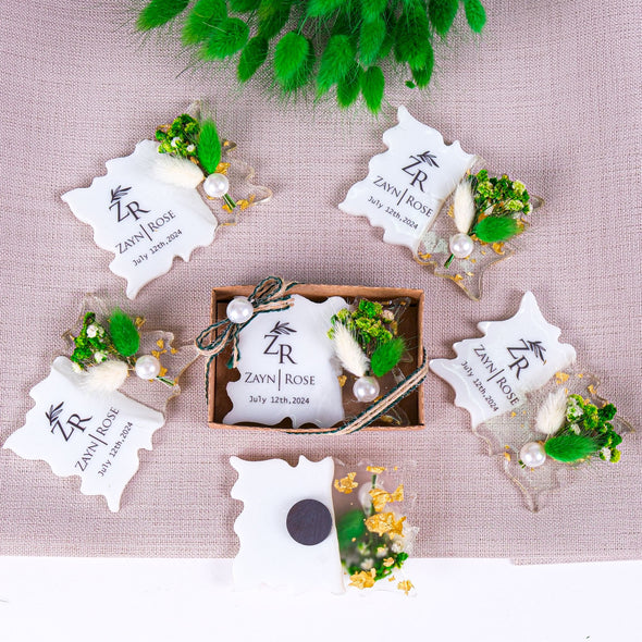 Epoxy Resin Magnet, Wedding Favors, Wedding Favors for Guests in Bulk, Birthday Magnet Favors, Baby Shower Favors, Bulk Fridge Magnet Favors Items designed by Happy Times Favors, a handmade gift shop. Epoxy Resin magnet favor decorated with real natural dried flowers and Custom clear sticker label. Ideal for baptism, wedding favors, unique gifts for guests, thank you gifts, Baby shower, bridal shower, baby sprinkle, baby shower decoration, party gifts.