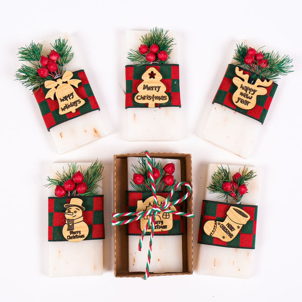 Personalized Scented Soaps for Christmas Gifts, Custom Christmas Soap Favors for Family & Friends, Holiday Gift Ideas: Scented Soaps Items designed by Happy Times Favors, a handmade gift shop. Scented Soap decorated with real natural dried flowers and personalized wooden name tag. Ideal for Christmas, Noel, New Year, Happy Holiday. Personalized Christmas Gifts, Custom Gifts for Christmas, Christmas decorations, ornaments, Christmas Natural soap.