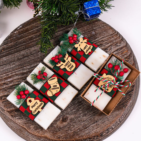 Personalized Scented Soaps for Christmas Gifts, Custom Christmas Soap Favors for Family & Friends, Holiday Gift Ideas: Scented Soaps Items designed by Happy Times Favors, a handmade gift shop. Scented Soap decorated with real natural dried flowers and personalized wooden name tag. Ideal for Christmas, Noel, New Year, Happy Holiday. Personalized Christmas Gifts, Custom Gifts for Christmas, Christmas decorations, ornaments, Christmas Natural soap.