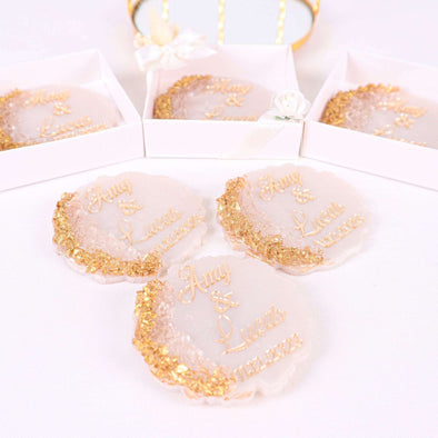 Epoxy Resin Magnet Wedding Favors, Wedding Favors for Guests in Bulk, Bridal Shower Favors, Birthday Magnet Favor, Shower Favors, Graduation Items designed by Happy Times Favors, a handmade gift shop. Epoxy Resin magnet favor decorated with real natural dried flowers and Custom plexi label. Ideal for wedding favors, unique gifts for guests, thank you gifts, Baby shower, baptism, Communion, bridal shower, baptism, bridesmaid, engagement, party gifts.