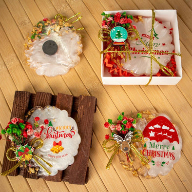 Epoxy Resin Magnet Christmas Gifts, Personalized Christmas Magnet Favor, New Year Gift, Christmas Favors for Family, Friends and Coworkers Items designed by Happy Times Favors, a handmade gift shop. Epoxy Resin magnet favor decorated with natural dried flowers. Ideal for Christmas gifts, Personalized Christmas Magnet Favor, New Year Gift, Noel, Xmas, Christmas Favors for Family, Friends and Coworkers, unique gifts for guests, thank you gifts, party gifts.