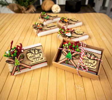 Customized Christmas Gift Scented Soaps, Personalized Christmas Favors for Family, Friends and Coworkers Items designed by Happy Times Favors, a handmade gift shop. Scented Soap decorated with real natural dried flowers and personalized wooden name tag. Ideal for Christmas, Noel, New Year, Happy Holiday. Personalized Christmas Gifts, Custom Gifts for Christmas, Christmas decorations, ornaments, Christmas Natural soap.