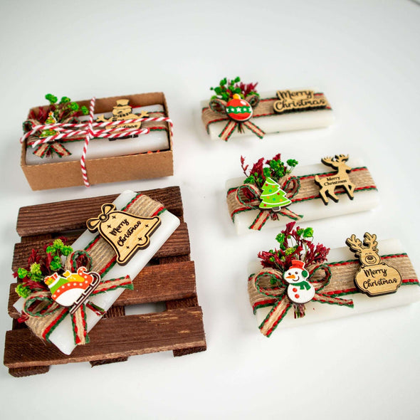 Customized Christmas Gift Scented Soaps, Personalized Christmas Favors for Family, Friends and Coworkers Items designed by Happy Times Favors, a handmade gift shop. Scented Soap decorated with real natural dried flowers and personalized wooden name tag. Ideal for Christmas, Noel, New Year, Happy Holiday. Personalized Christmas Gifts, Custom Gifts for Christmas, Christmas decorations, ornaments, Christmas Natural soap.