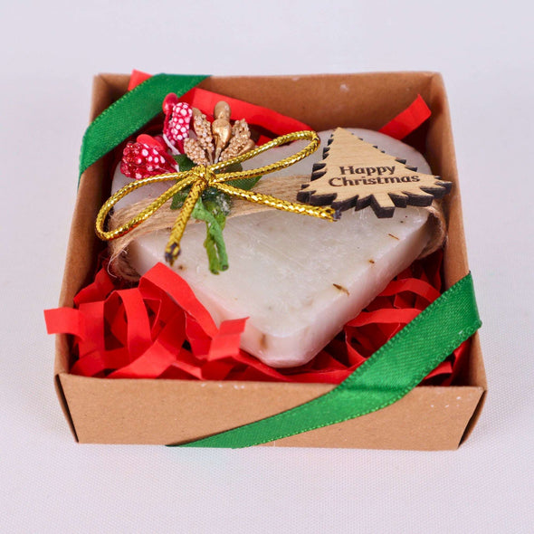 Personalized Christmas Favors Scented Soaps, Christmas Gifts for Family, Friends and Coworkers Items designed by Happy Times Favors, a handmade gift shop. Scented Soap decorated with real natural dried flowers and personalized wooden name tag. Ideal for Christmas, Noel, New Year, Happy Holiday. Personalized Christmas Gifts, Custom Gifts for Christmas, Christmas decorations, ornaments, Christmas Natural soap.